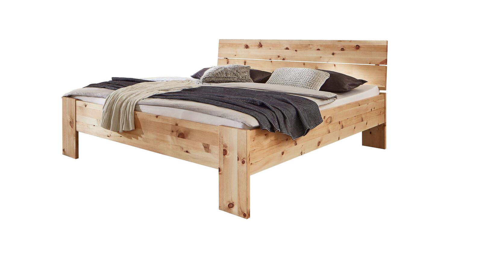Bett aus Presanella Zirbenholz - massivem Latten-Kopfteil mit